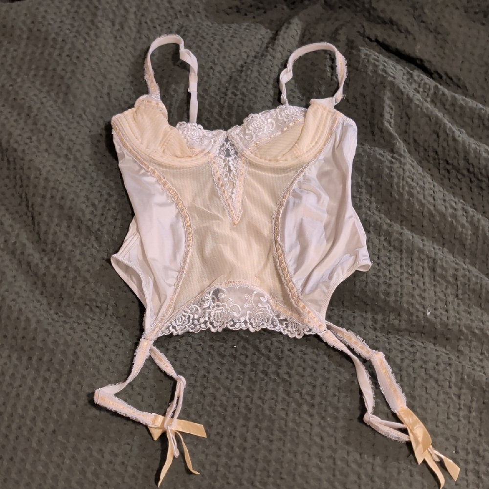 Jezebel White and Cream Lace Corset